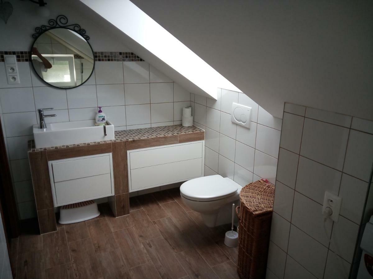 Walnut Apartment With Sauna And Pond Topoľčany Zewnętrze zdjęcie
