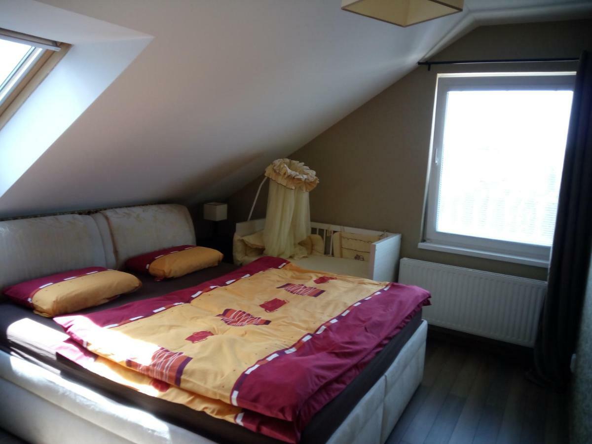 Walnut Apartment With Sauna And Pond Topoľčany Zewnętrze zdjęcie