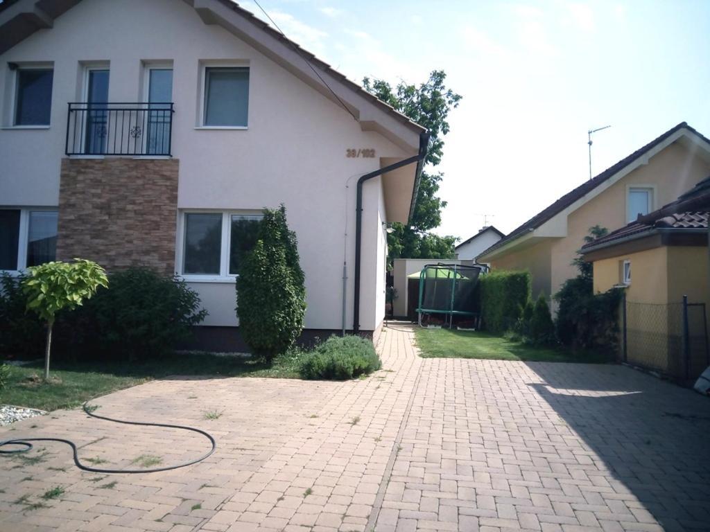 Walnut Apartment With Sauna And Pond Topoľčany Zewnętrze zdjęcie