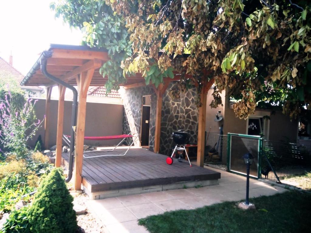 Walnut Apartment With Sauna And Pond Topoľčany Zewnętrze zdjęcie